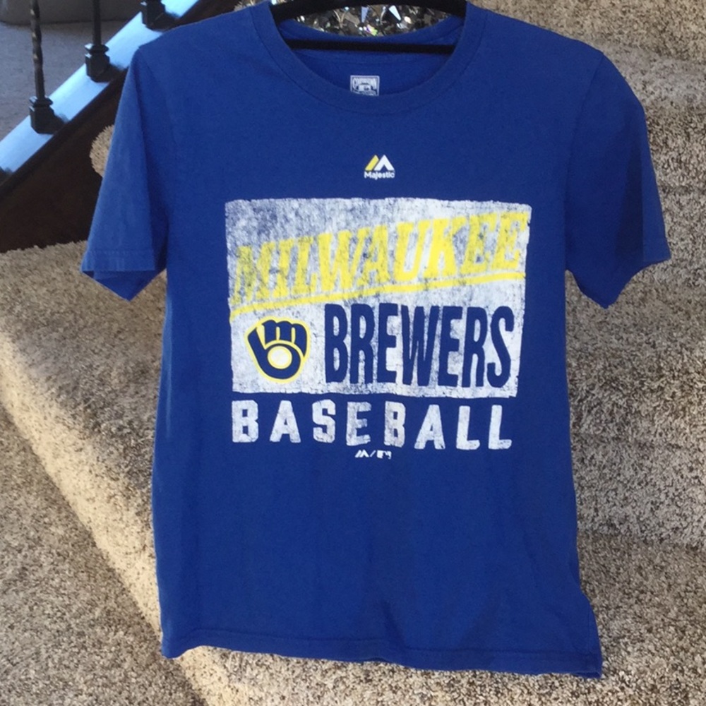 Boys Milwaukee Brewers T-shirt.